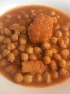 Una foto de Potaje de garbanzos con bacalao de Vigilia