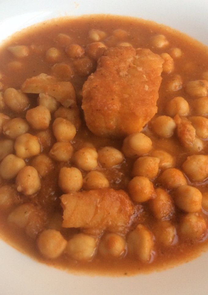 Una foto de Potaje de garbanzos con bacalao de Vigilia