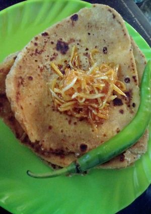 बेसन के पराठे (Besan ke parathe recipe in Hindi) रेसिपी मुख्य फोटो