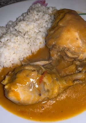 Una foto de Contramuslos de pollo con salsa de patata y zanahoria