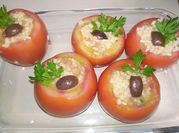 Una foto de tomates rellenos sin atun