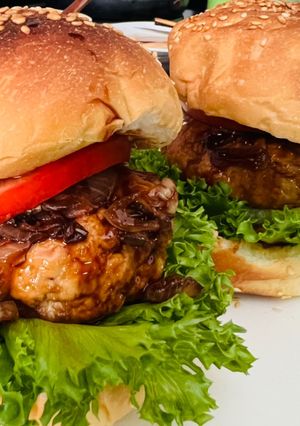 Hình của món Burger gà sốt Teriyaki healthy.