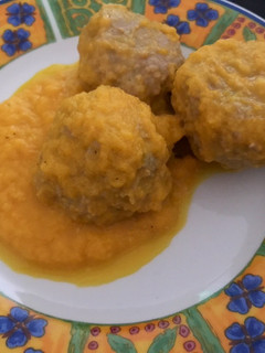 Una foto de Albóndigas de ternera 🧆 en salsa de zanahoria 🥕 [MAMBO]