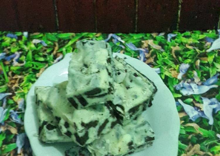 80. White Choco Oreo Fudge