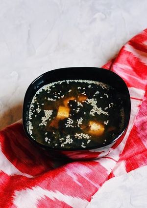 A picture of Miso soup.