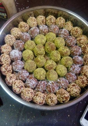 صورة لوصفة كرات التمر بالمكسرات