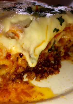 صورة لوصفة معكرونه بالبشاميل مع الكزبره 🍝👩🏻‍🍳