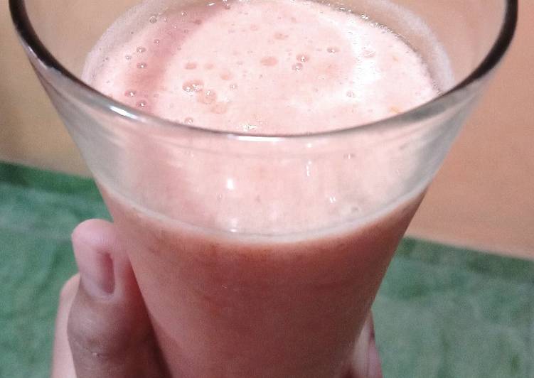 Bagaimana Menyiapkan Tomatoes, Yogurt, Honey Smoothies yang Lezat