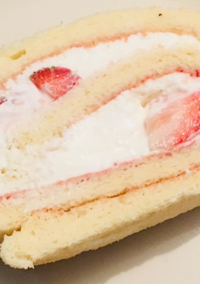 A picture of Japanese Strawberry Rolled Cake.