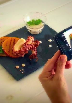 Foto di Polpo bollito con loti grigliati e maionese di acqua polpo