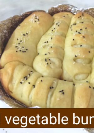 A picture of Stuffed vegetable buns without oven.