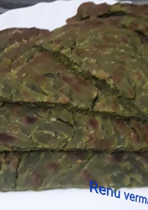 A picture of Palak lachha paratha.