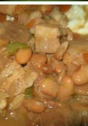 Una foto de Frijoles con costilla