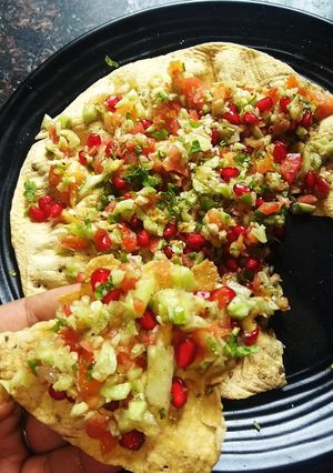 A picture of Masala papad.