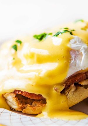 A picture of Eggs Benedict.