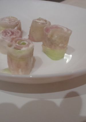 Une photo de Corolles de concombre au fromage frais et jambon