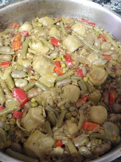 Una foto de Arroz con bacalao y verduras