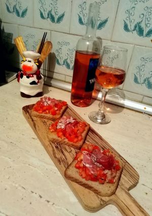 O poză a rețetei Bruschete cu prosciutto crudo.