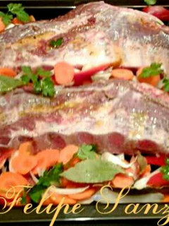 Una foto de Costillas de cerdo asadas con verduras