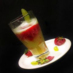 A picture of Grapes-Strawberry Juice.