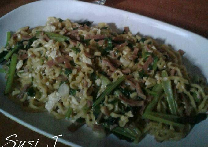 Ini dia! Cara  memasak Mie goreng daging asap (basah) yang sesuai selera