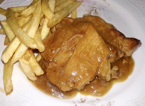 Una foto de Bifecitos de cerdo con cerveza, mostaza y miel