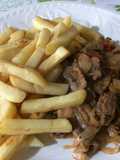 Carne asiento salteada con papas al horno