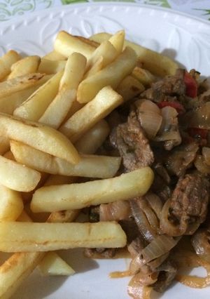 Una foto de Carne asiento salteada con papas al horno