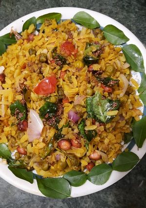 चटपटा प्याजी पोहा(chatpata pyazi poha recipe in hindi) रेसिपी मुख्य फोटो