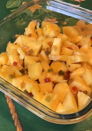 Une photo de Salade d'ananas mariné aux fruits confits