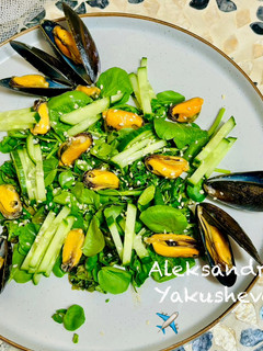 A picture of Warm watercress and mussel salad.