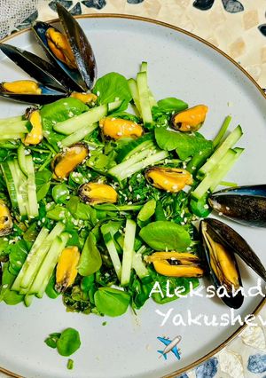 A picture of Warm watercress and mussel salad.