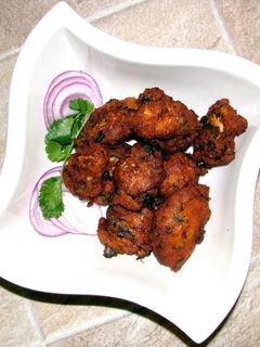 চিকেন পকোড়া(Chicken pakoda recipe in bengali) রেসিপির প্রধান ছবি