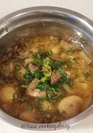 Foto resep Slow-Cooked Pork with Cabbage