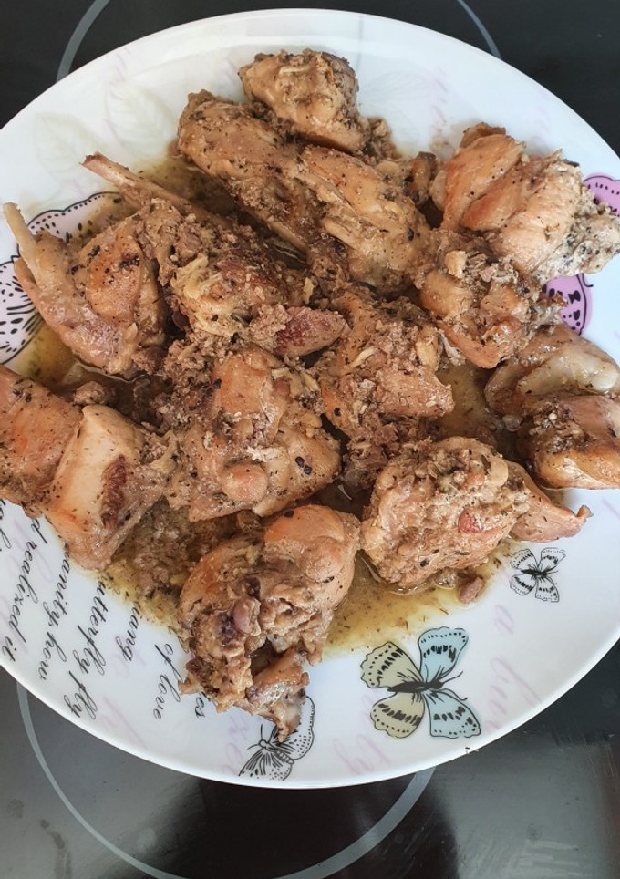 Una foto de Conejo al ajillo