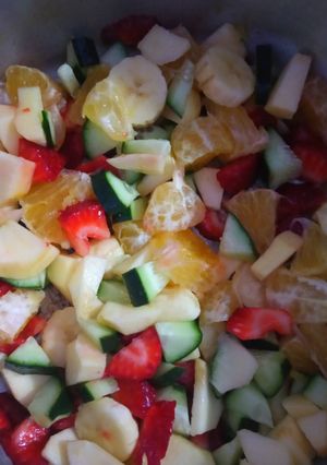 صورة لوصفة سلطة 🥗الفواكه🍌🍓🥒 بدانون او الحامض 🍋صحية 💪