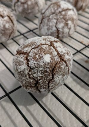 A picture of Chocolate Espresso Amaretti cookies.