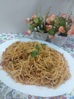 A picture of Spaghetti bolognese.