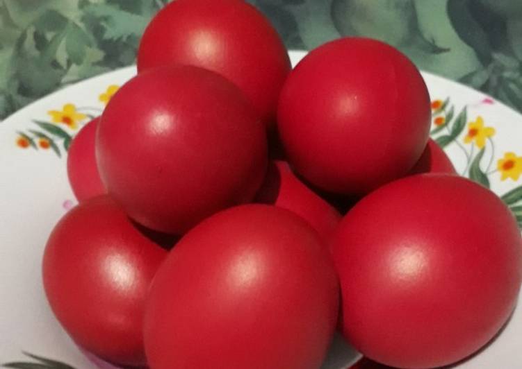 Telur merah ulang tahun