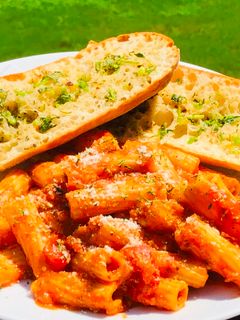 પાસ્તા (Pasta in Red Sauce Recipe in Gujarati) રેસીપી મુખ્ય ફોટો
