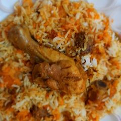 A picture of Chicken biryani.