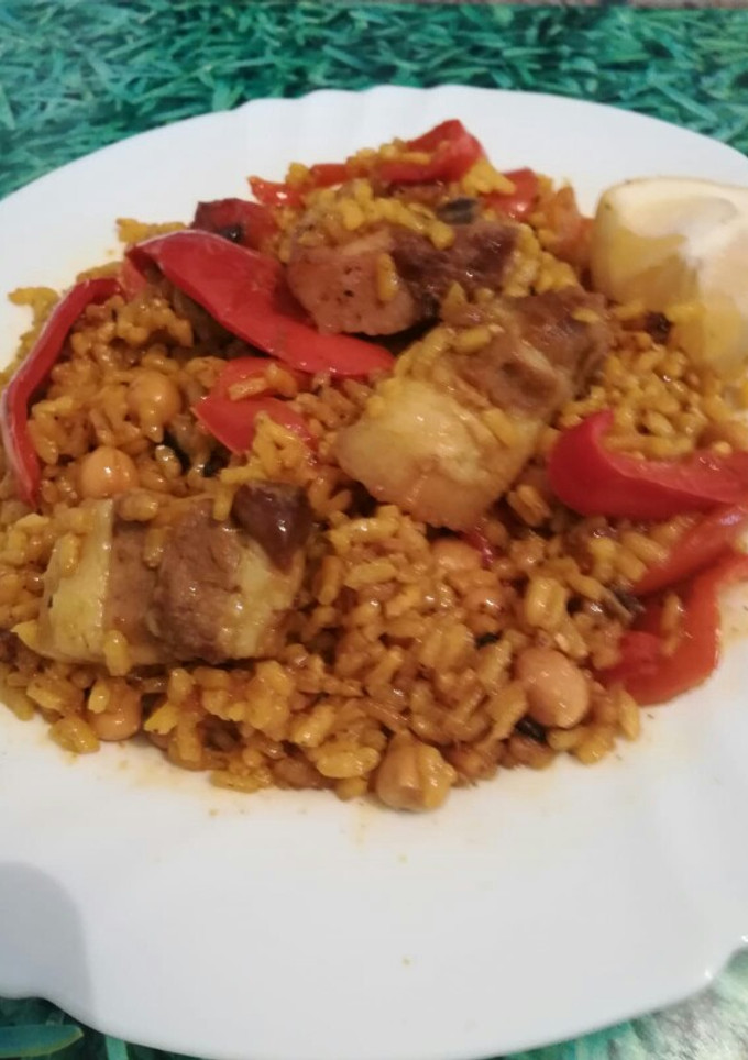 Una foto de Arroz con costillas y garbanzos