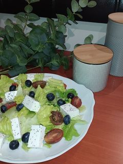 Una foto de Ensalada con queso fresco gamazo