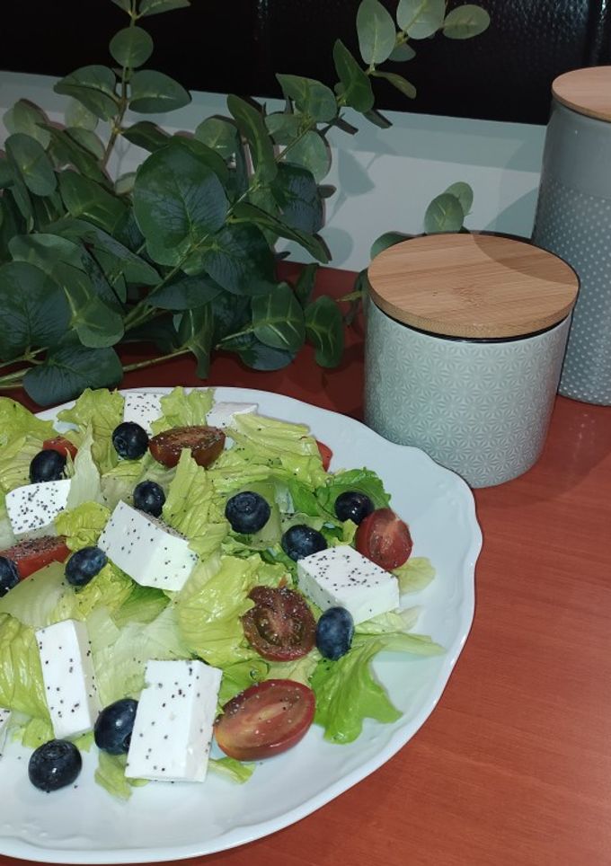 Una foto de Ensalada con queso fresco gamazo