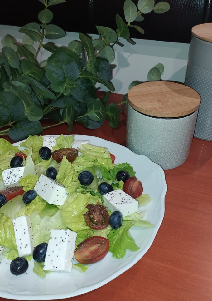 Una foto de Ensalada con queso fresco gamazo