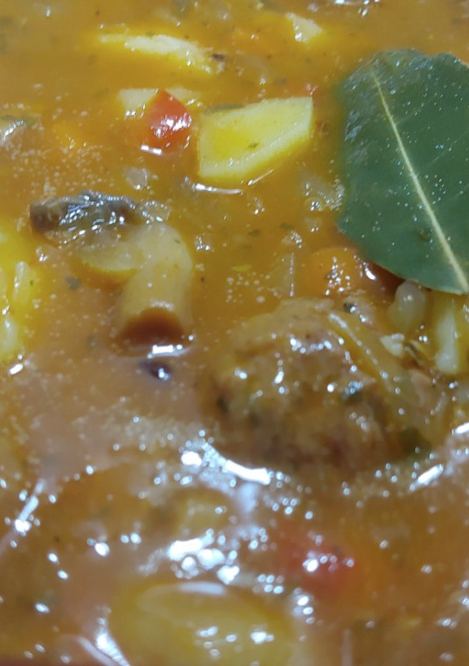 Una foto de Albóndigas de pollo estofadas