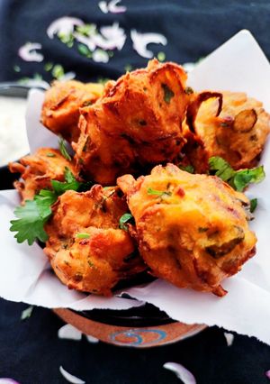 प्याज़ पकौड़े (pyaz pakode recipe in Hindi) रेसिपी मुख्य फोटो