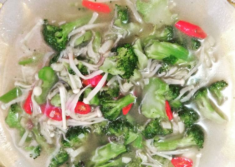 Cara Gampang Menyiapkan Cah Brokoli Jamur Enoki, Lezat