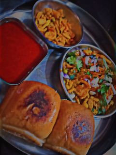 मिसल पाव (Misal Pav recipe in hindi) रेसिपी मुख्य फोटो
