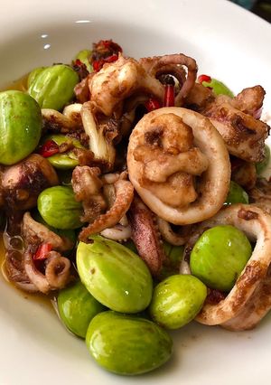 รูปของ สะตอผัดกะปิหมึกไข่ (Stir fried stink beans with squid in shrimp paste sauce)